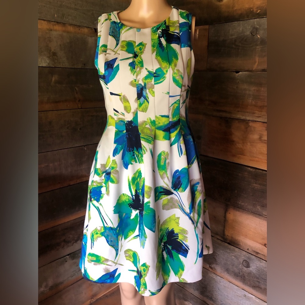 Vince Camuto dress size 4